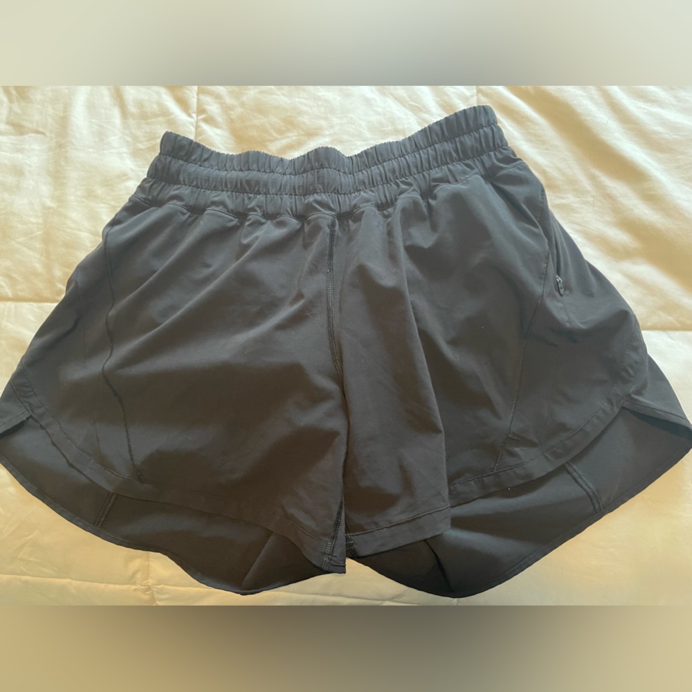 Black 4” LuLulemon shorts